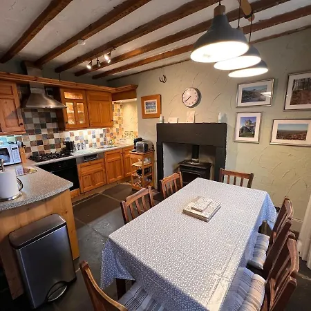 Rock - Log Burners And Jacuzzi Bath בית נופש