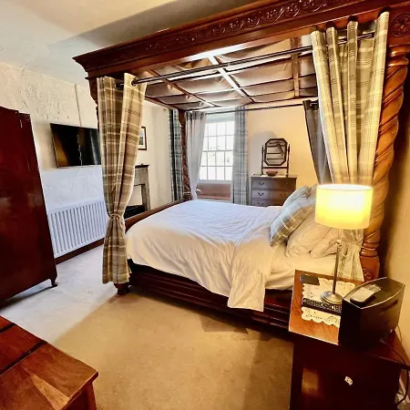 Rock - Log Burners And Jacuzzi Bath *