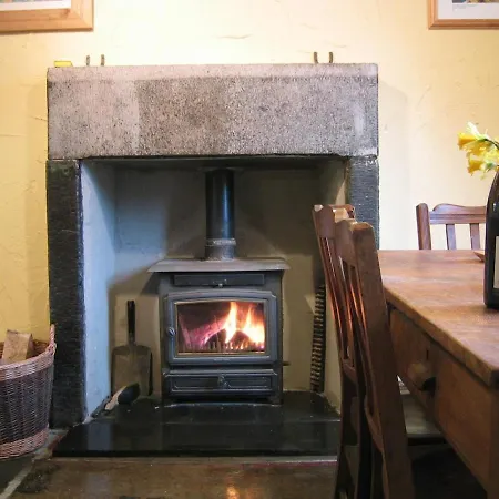 Rock - Log Burners And Jacuzzi Bath 度假居 Lindale