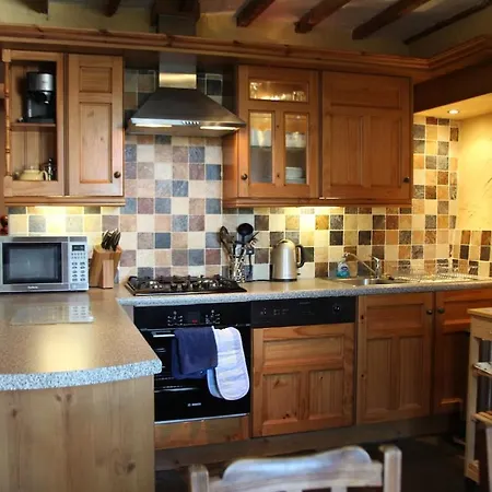 Rock - Log Burners And Jacuzzi Bath Nyaraló