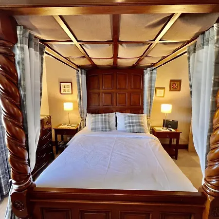 Nyaraló Rock - Log Burners And Jacuzzi Bath *