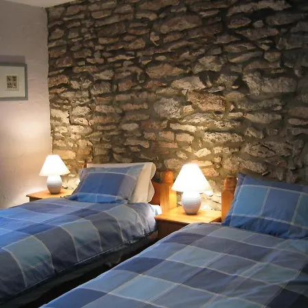 Nyaraló Rock - Log Burners And Jacuzzi Bath